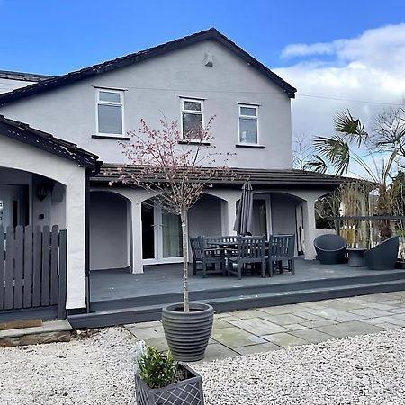 Spacious 2 Bed Ribble Valley Apartment Блекбърн Екстериор снимка